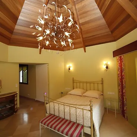 La Coulonniere Bed & Breakfast *